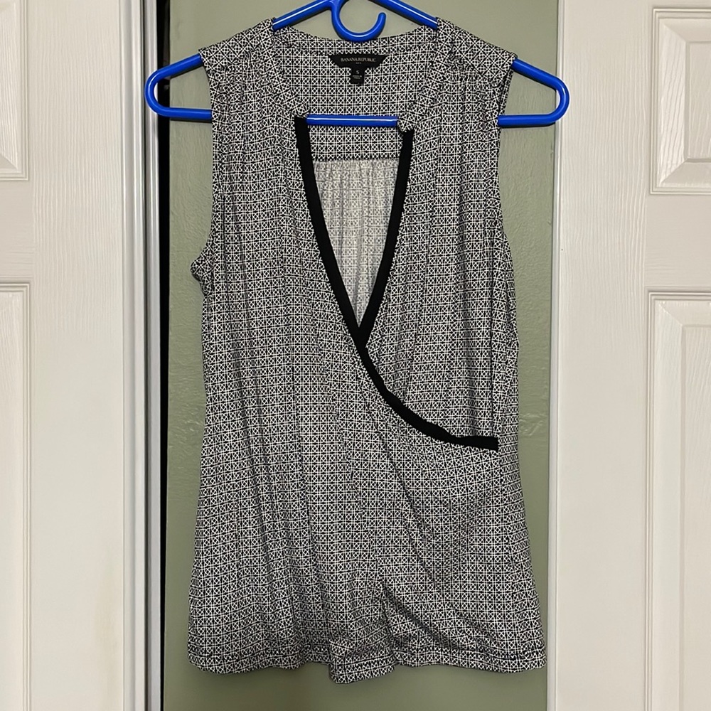 Banana Republic Women’s Top, Size Small, Excellent Condition!